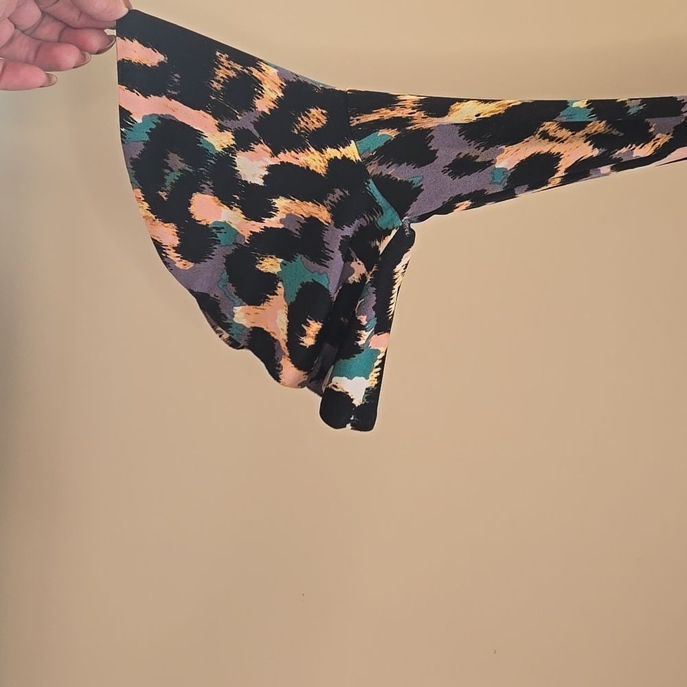 Cynthia Steffe Leopard Print Mini Dress‎ – Bell Sleeves XS Animal Print - Picture 3 of 5